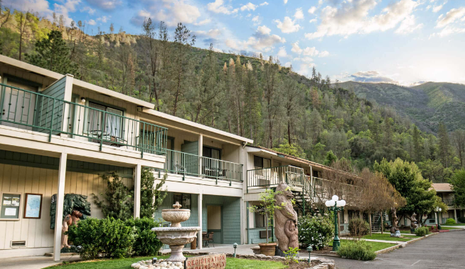 Cedar Lodge near Yosemite National Park