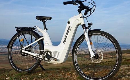 Alpha Neo E-Bike in urban setting