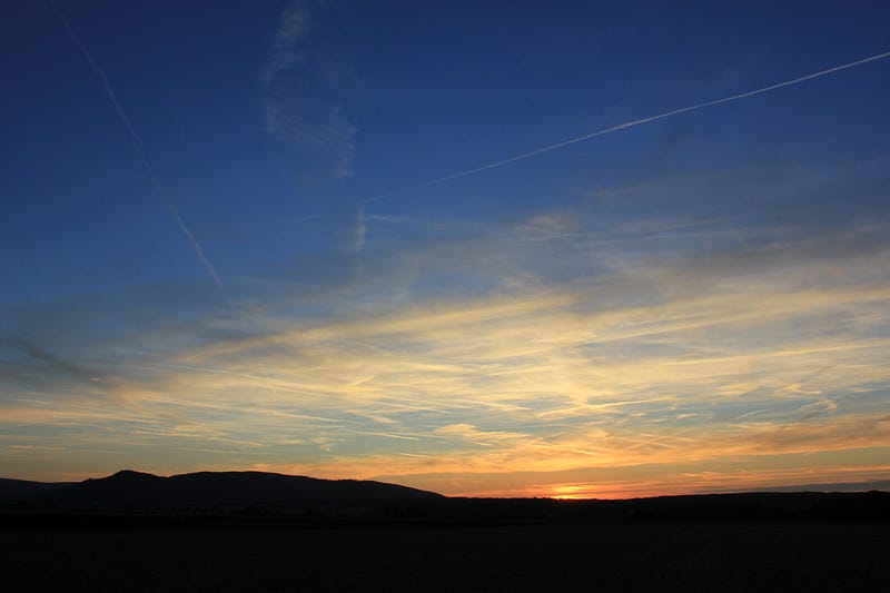 Diagram illustrating Rayleigh scattering and sky colors